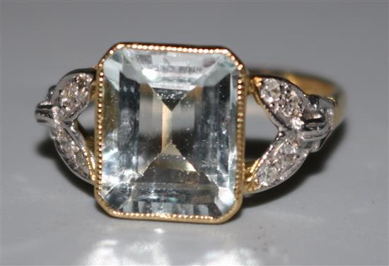 An 18ct gold, aquamarine and diamond dress ring, size L.